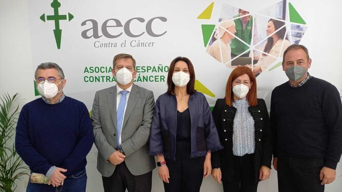 Visita institucional en la sede de la AECC en Almería.