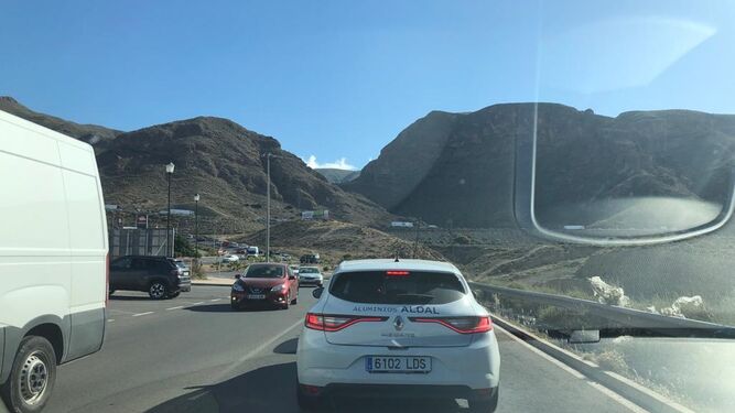 Fuertes retenciones en la A7 por un accidente la salida de Aguadulce sentido Almería