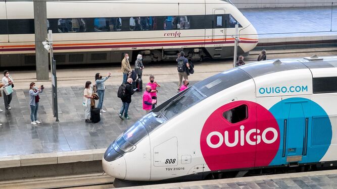 Tren Ouigo en la Estación Delicias de Zaragoza.