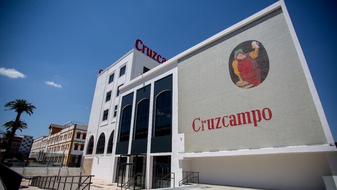 Nuevo aspecto del centenario edificio que reabre como Factoría Cruzcampo.