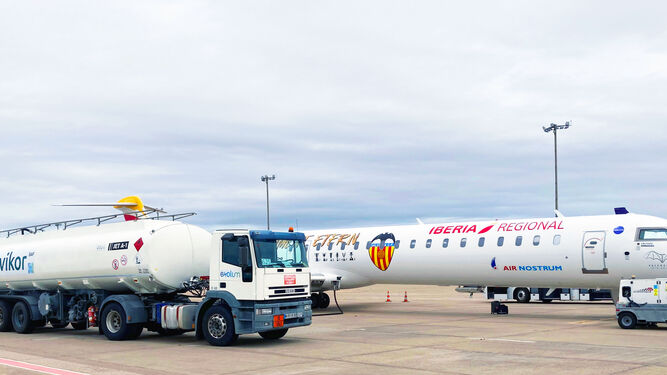 La aeronave de Air Nostrum repostando biocombustible.