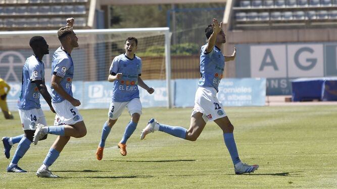Toni Arranz celebrando un gol en Santo Domingo hace dos semanas.