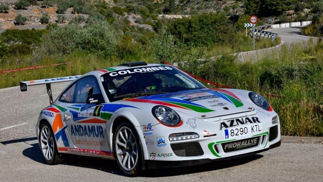 Aznar al volante de su Porsche en tierras valencianas