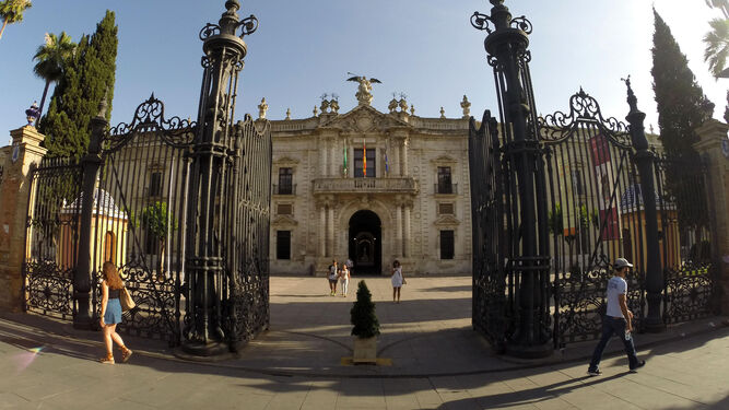 Edificio del Rectorado de la Universidad de Sevilla, que Forbes sitúa como una de las mejores universidades de España.