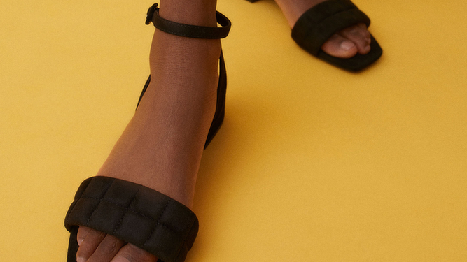Éstas son las sandalias planas de Parfois más vendidas porque sólo valen 13 euros y las hay en cinco colores.