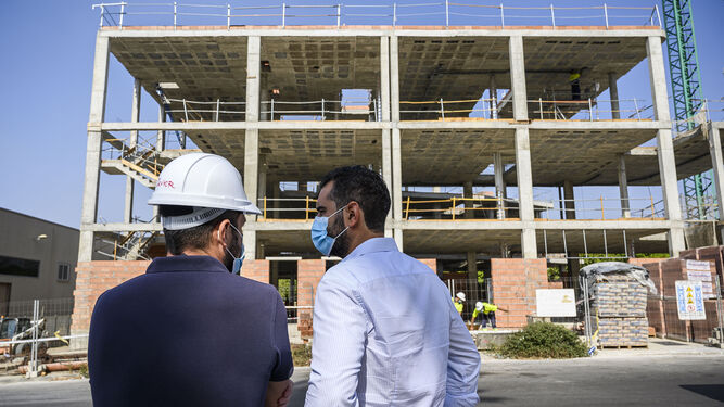 Imagen de una de las visitas del alcalde a las obras del edificio del Tercer Sector