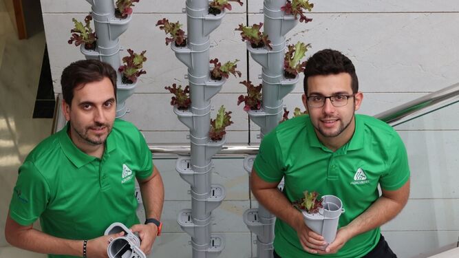 Alfredo Sánchez-Gimeno y Miguel Ángel Ruíz, responsable de innovación y productos agro y responsable de ingeniería de Agrointec