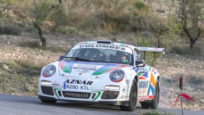 Aznar y Galán en una edición anterior del rally almanzorí a los mandos de su Porsche