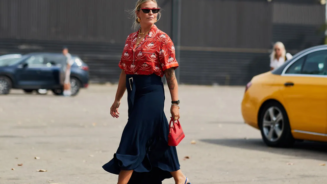 Zara tiene las faldas midi súper rebajadas para los looks más sofisticados del verano.