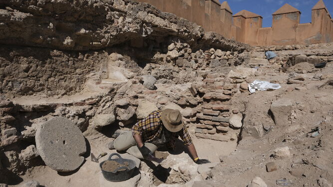 Los sondeos arqueológicos en la muralla sur de la Alcazaba de Almería.