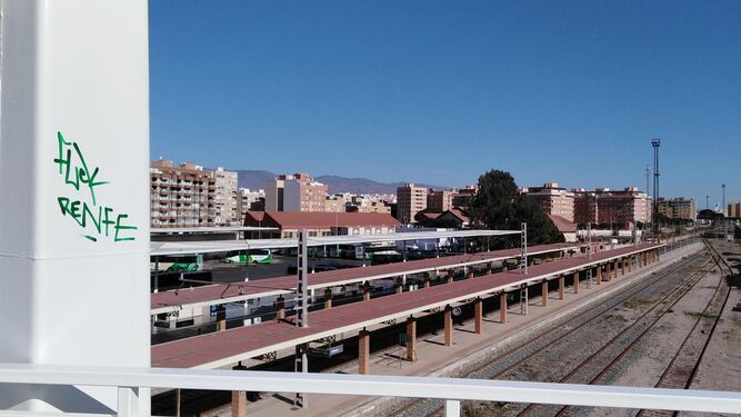 Vías de tren en la estación de Almería