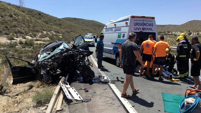 Fallece en el hospital la mujer herida en el accidente en Carboneras en el que murió el conductor
