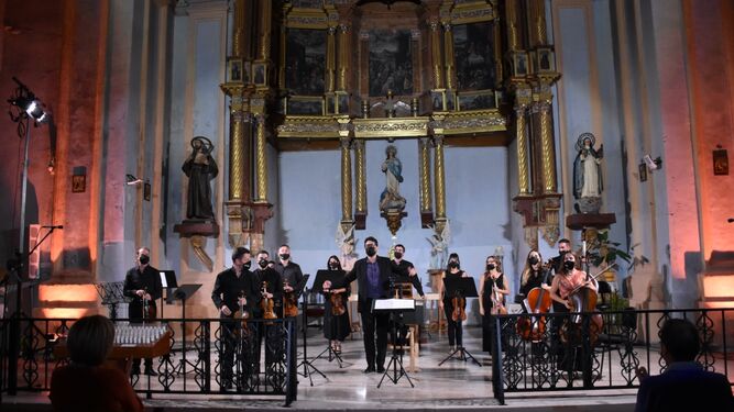 La OCAL dirigida por Aarón Zapico estuvo brillante en la iglesia del Convento de San Luis.