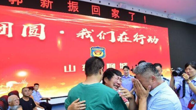 Guo Xinzhen se reúne con sus padres