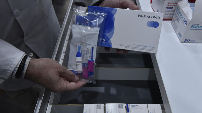 Los test Covid sin receta: a la venta, sin precio máximo, en 22.137 farmacias