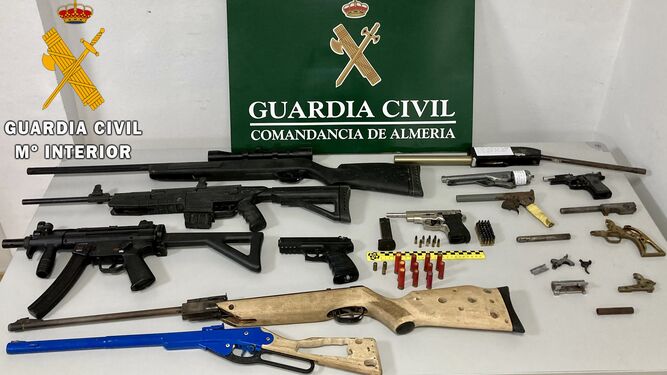 La Guardia Civil detiene en Arboleas al autor de los delitos de tenencia ilícita de armas, contra la salud pública y defraudación de fluido eléctrico