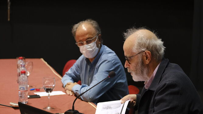 Fernando Bouza junto a Francisco Andújar, durante la conferencia.