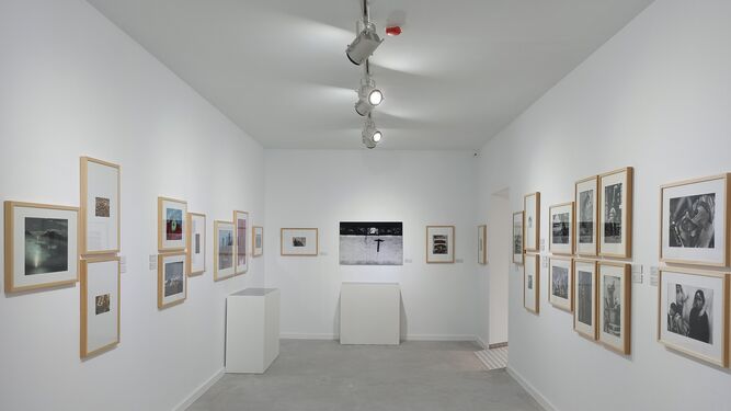 La sala dedicada a la fotografía española actual en la ampliación del Centro Pérez Siquier.