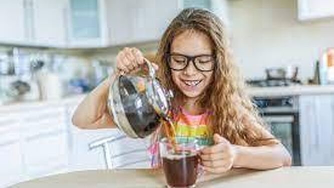 ¿Frena el café el crecimiento de los niños?
