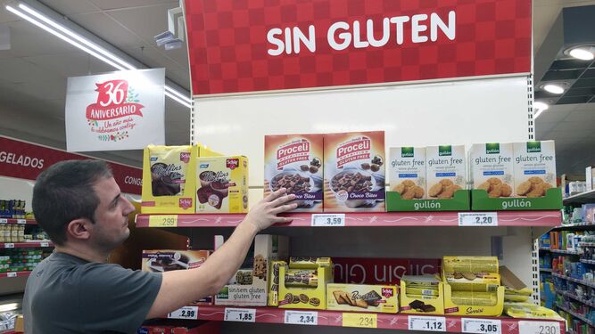 Productos sin gluten en un supermercado.