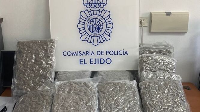 La Policía Nacional detecta un traslado de droga en El Ejido e incauta 18 kilos de cogollos de marihuana