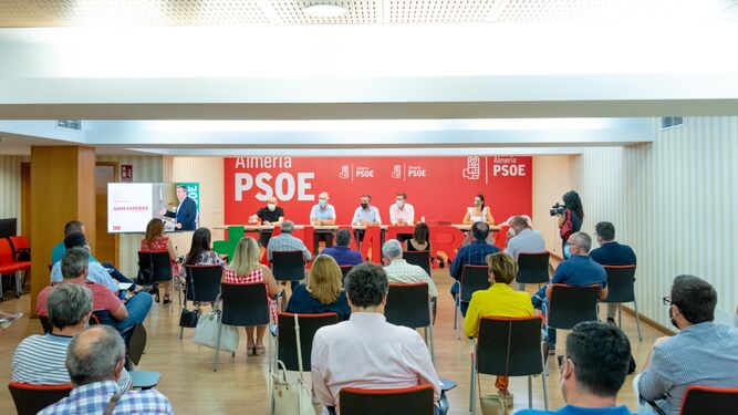 El PSOE de Almería llevará al Congreso Federal una lista de delegados que da voz a los alcaldes y portavoces municipales