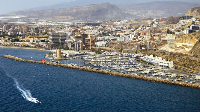 Roquetas de Mar es la ciudad de más de 50.000 habitantes con mayor tasa de contagios.