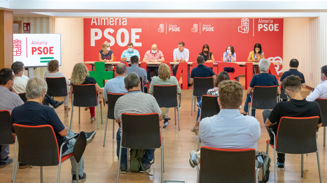 Presencialidad en centros de salud y agricultura, principales demandas de los almerienses que recoge el PSOE