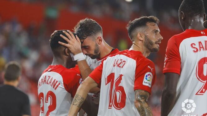 Centelles felicita a Ramazani tras su gol al Tenerife