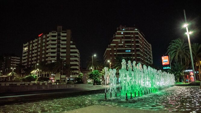 Almería se ilumina de verde para visibilizar el mes de la Artritis y la Espondiloartritis