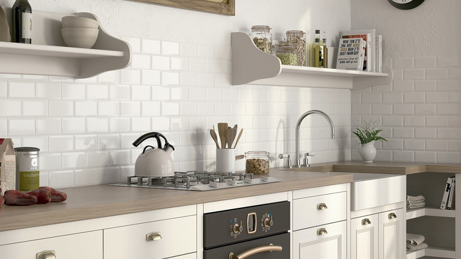 Ideas para aprovechar el espacio en una cocina pequeña y mantenerla ordenada.