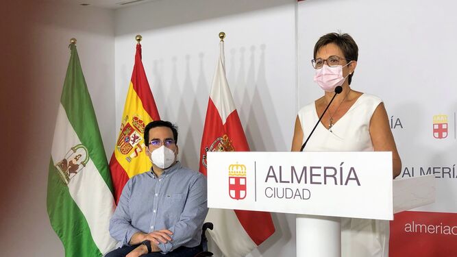 Adriana Valverde y Pedro Díaz, en la rueda de prensa sobre transparencia ofrecida