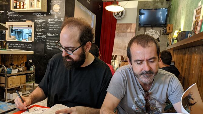 Fran Ortega  y Fernando Labordeta, autores de 'Estuvimos tan cerca'.