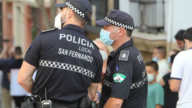 Agentes de la Policía Local de San Fernando, en una imagen de archivo.