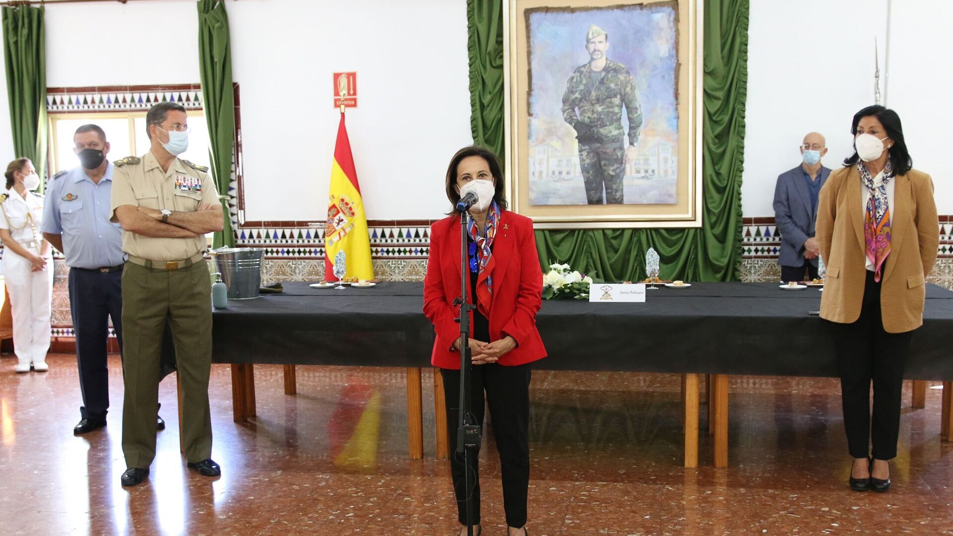 Fotogaler&iacute;a de la ministra de Defensa, Margarita Robles, a La Legi&oacute;n