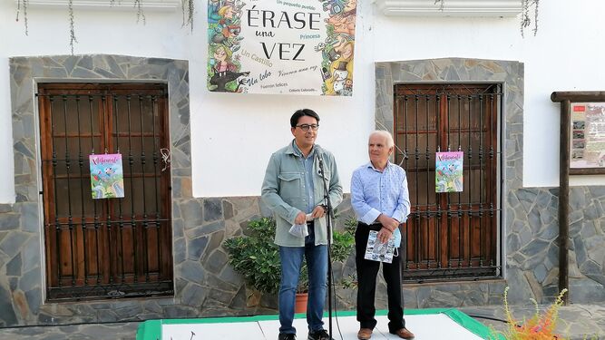 El diputado de Cultura y Cine, Manuel Guzmán junto al alcalde de Velefique, Rafael García.