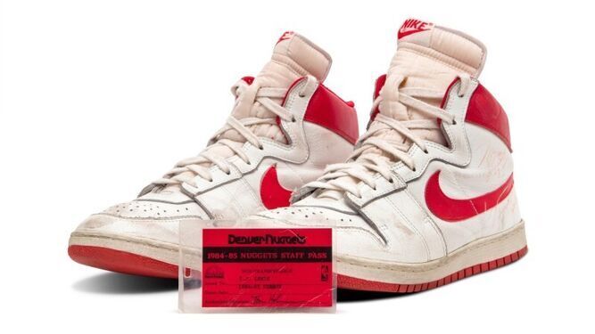 Subastan zapatillas de Michael Jordan de 1984 por 1,5 millones de dólares
