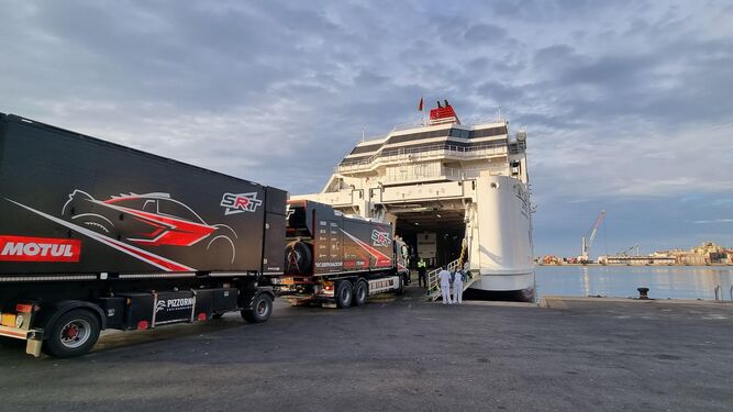 La mayor parte de los productos transportados en camiones, semirremolques y otros vehículos rodados embarcados en ferris, se han embarcado en la línea Almería-Nador.