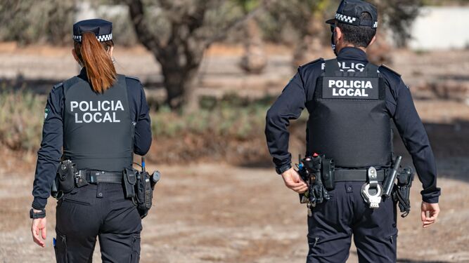 Policías locales con chalecos antibala