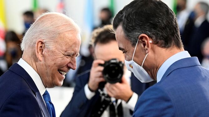 Sánchez junto a Biden en el G20