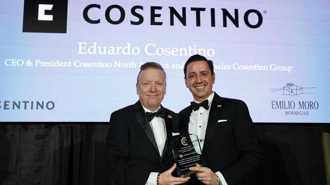 En representación de la multinacional, el encargado de recoger el galardón fue Eduardo Cosentino, CEO de Cosentino Northamerica y VP Global de Ventas del Grupo.