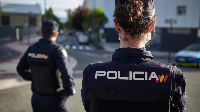 La Policía Nacional detiene a una pareja en Almería por estafar 326.000 euros a través de Internet