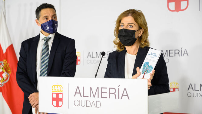 Diego López y Paola Laynez, en la presentación del 'Árbol de los Deseos'