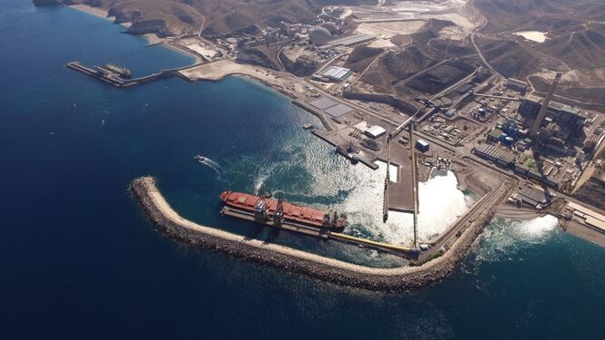 Vista panorámica del puerto de Carboneras