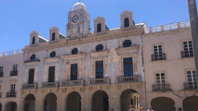 UGT impugna las oposiciones de 19 plazas de subalternos del Ayuntamiento de Almería