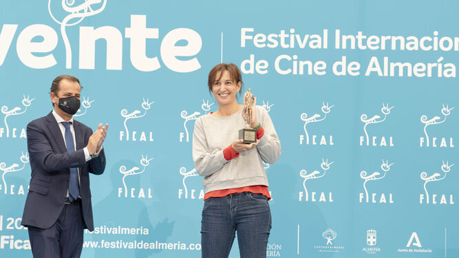 Violeta Salama recibe el II Premio RTVA.