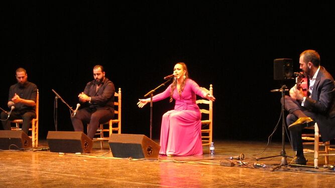 Actuación de María Terremoto en Vera.