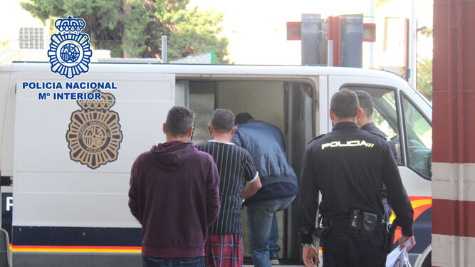Cuatro detenidos por agredir a varios agentes tras ser sorprendidos consumiendo cocaína en Almería