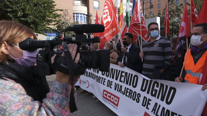 Protesta de los trabajadores frente a Alcaldía