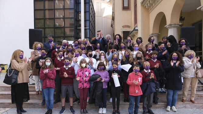 Los niños dan voz a la plataforma 'Almería Unida Contra la Violencia de Género'